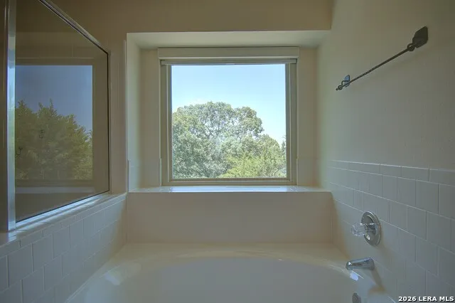 2140 Summit Crest Dr Kerrville, TX 78028
