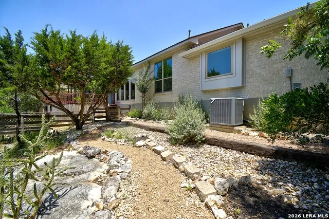 2140 Summit Crest Dr Kerrville, TX 78028