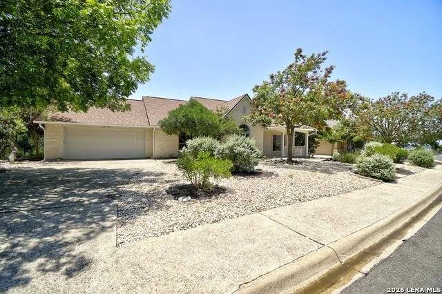 2140 Summit Crest Dr Kerrville, TX 78028