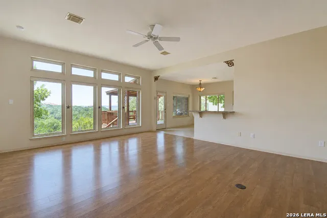 2140 Summit Crest Dr Kerrville, TX 78028