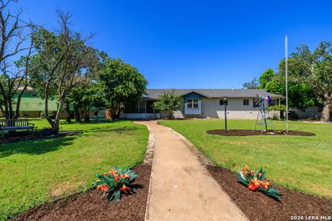 1009 W Main St
