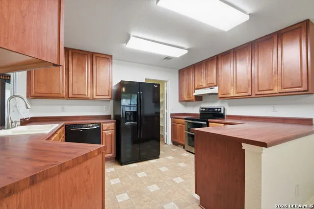16211 IKE LN Selma, TX 78154
