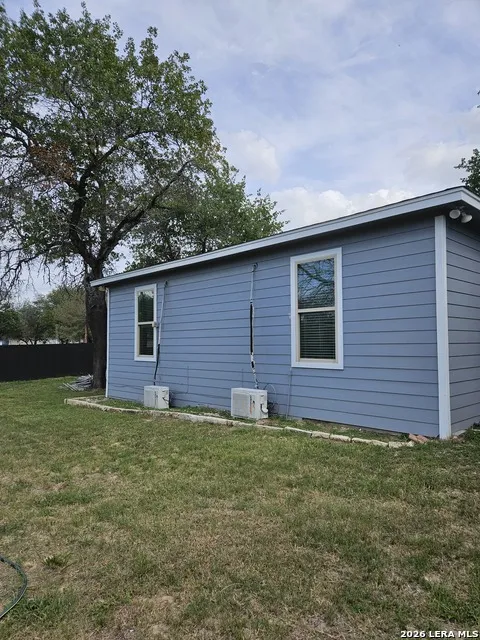 4814 LOST HILLS DR Elmendorf, TX 78112