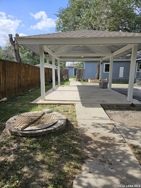 4814 LOST HILLS DR Elmendorf, TX 78112