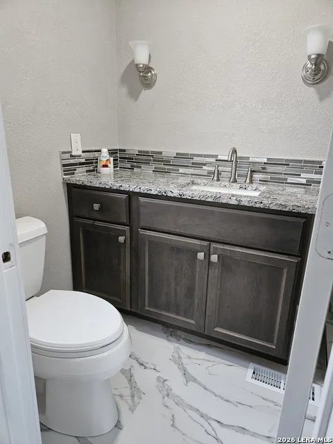 4814 LOST HILLS DR Elmendorf, TX 78112