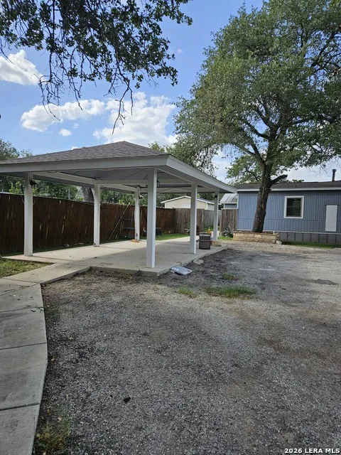 4814 LOST HILLS DR Elmendorf, TX 78112