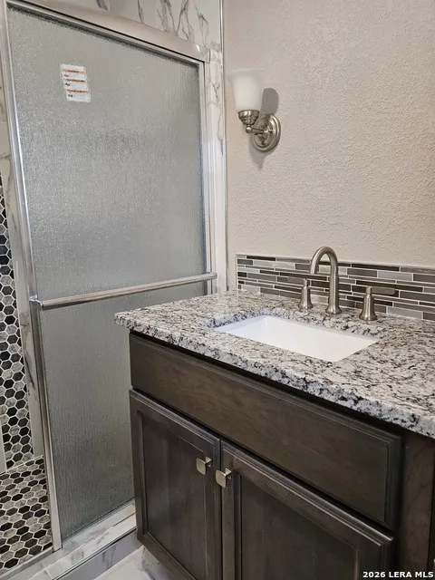 4814 LOST HILLS DR Elmendorf, TX 78112
