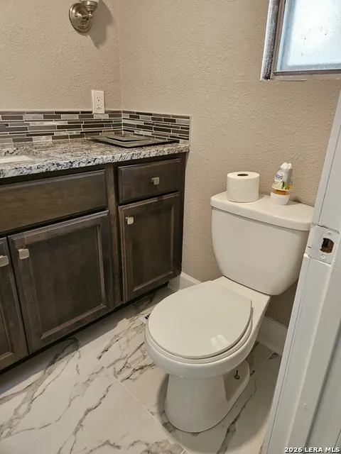 4814 LOST HILLS DR Elmendorf, TX 78112