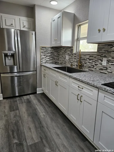 4814 LOST HILLS DR Elmendorf, TX 78112