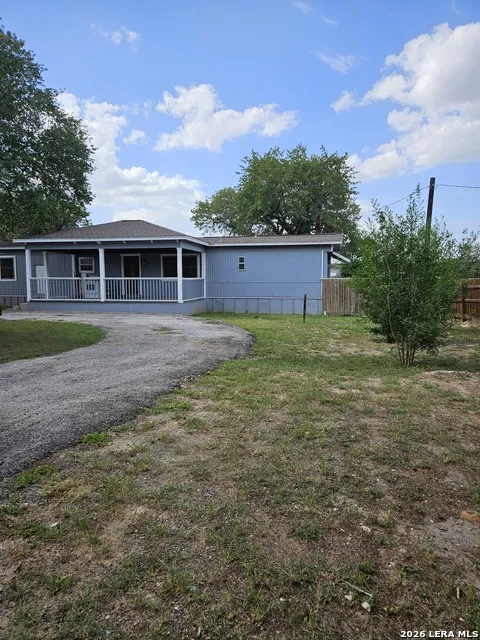 4814 LOST HILLS DR Elmendorf, TX 78112