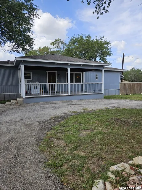 4814 LOST HILLS DR Elmendorf, TX 78112