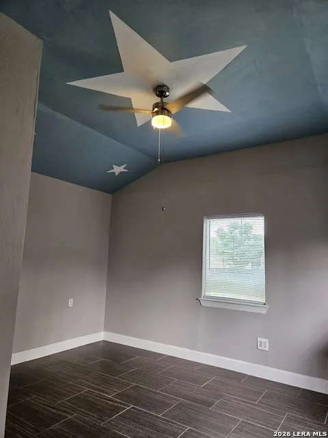 4814 LOST HILLS DR Elmendorf, TX 78112