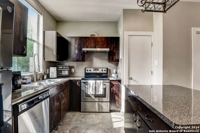 142 E MYRTLE ST San Antonio, TX 78212
