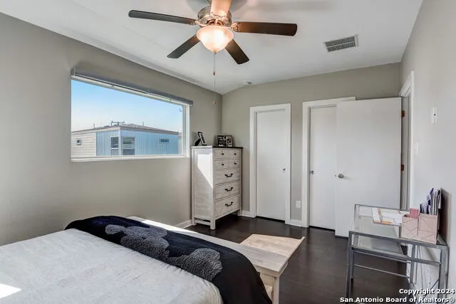 142 E MYRTLE ST San Antonio, TX 78212