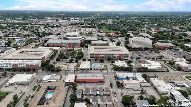 142 E MYRTLE ST San Antonio, TX 78212