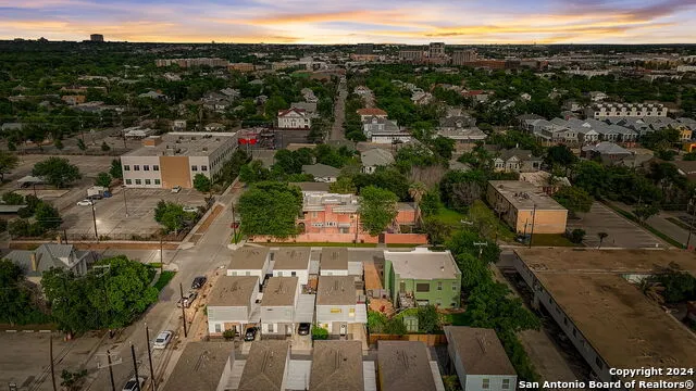 142 E MYRTLE ST San Antonio, TX 78212