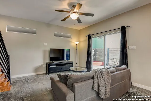 142 E MYRTLE ST San Antonio, TX 78212
