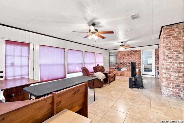 6407 Red Jacket Dr Leon Valley, TX 78238