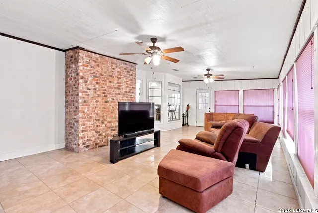 6407 Red Jacket Dr Leon Valley, TX 78238