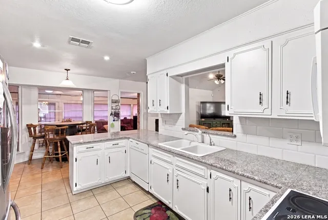6407 Red Jacket Dr Leon Valley, TX 78238