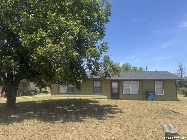 1713 S Pecan Pearsall, TX 78061