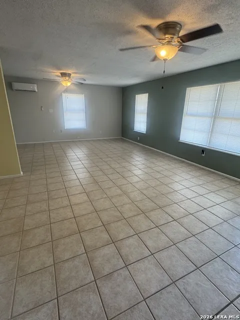 1713 S Pecan Pearsall, TX 78061
