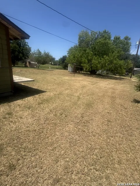1713 S Pecan Pearsall, TX 78061