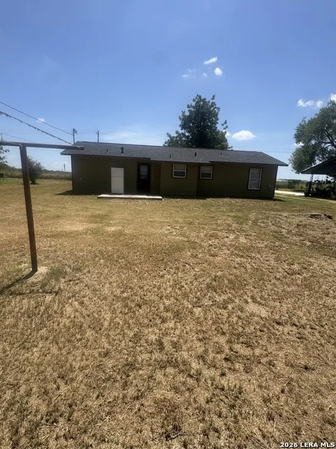 1713 S Pecan Pearsall, TX 78061
