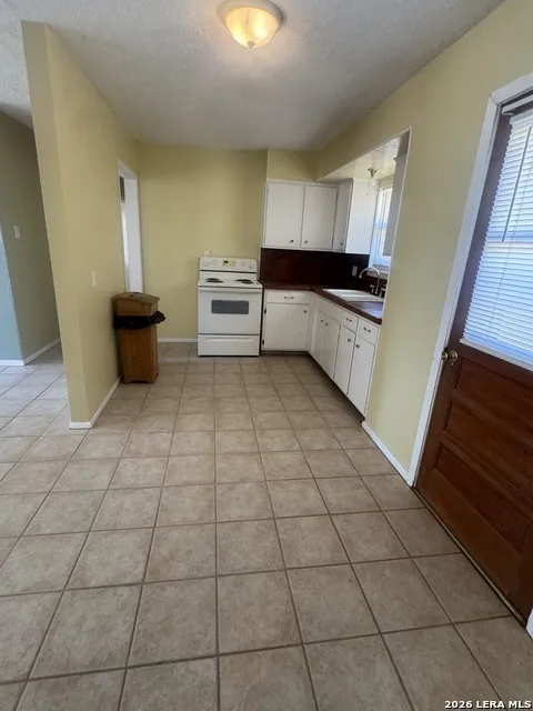 1713 S Pecan Pearsall, TX 78061