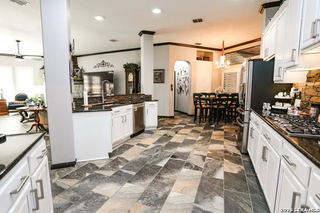 13702 FRENCH PARK Helotes, TX 78023