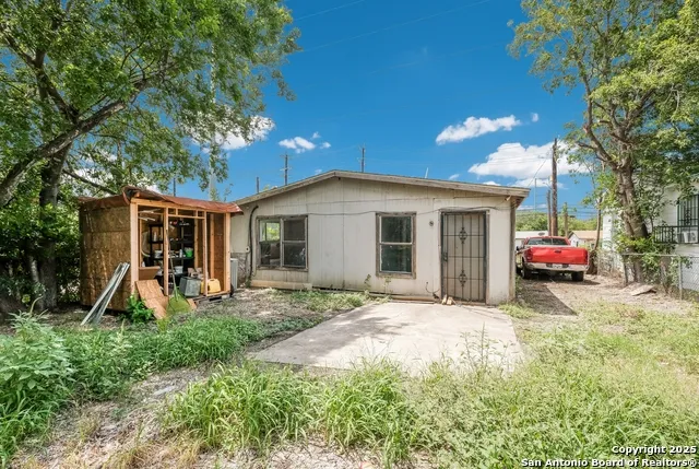 723 Larry San Antonio, TX 78202