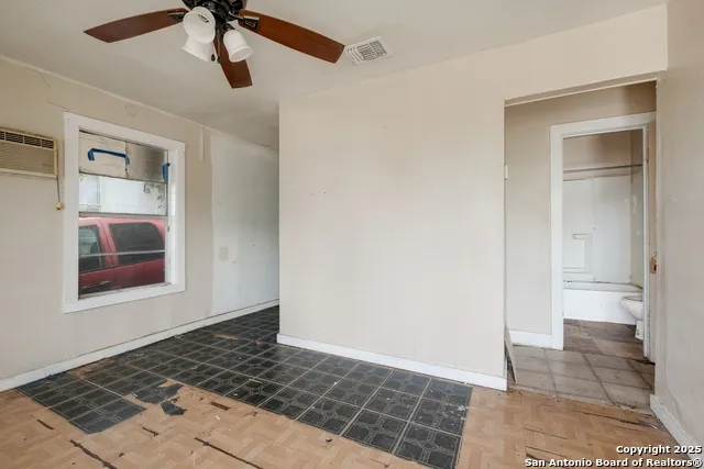 723 Larry San Antonio, TX 78202