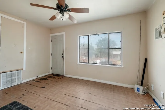 723 Larry San Antonio, TX 78202