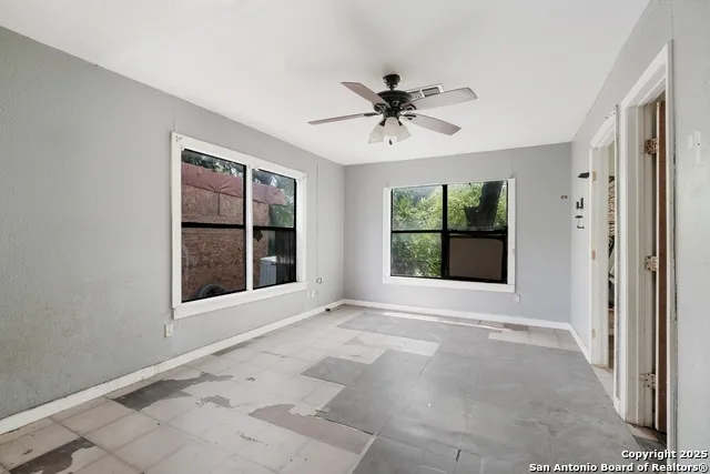 723 Larry San Antonio, TX 78202