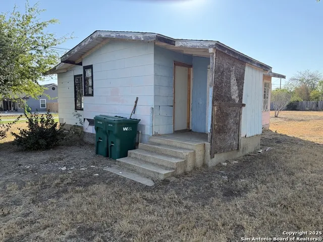 2016 Brown Jourdanton, TX 78026
