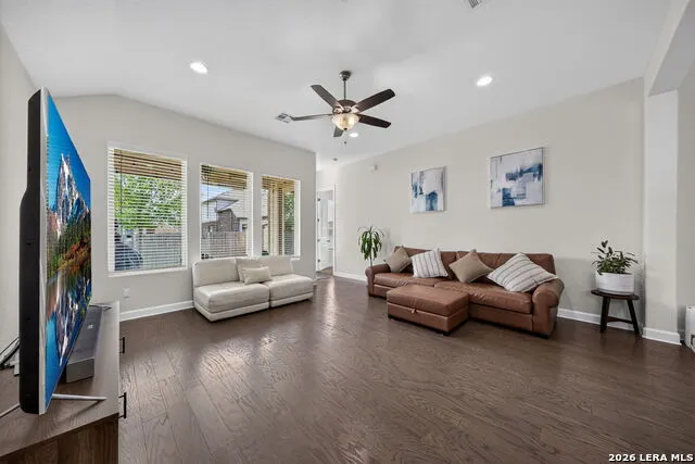 4723 ISLAND HOLW Marion, TX 78124