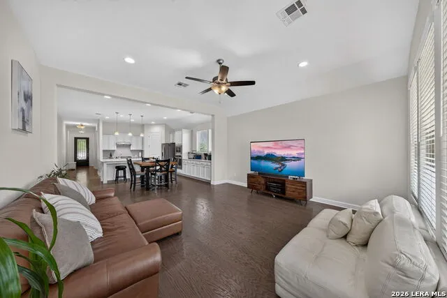4723 ISLAND HOLW Marion, TX 78124