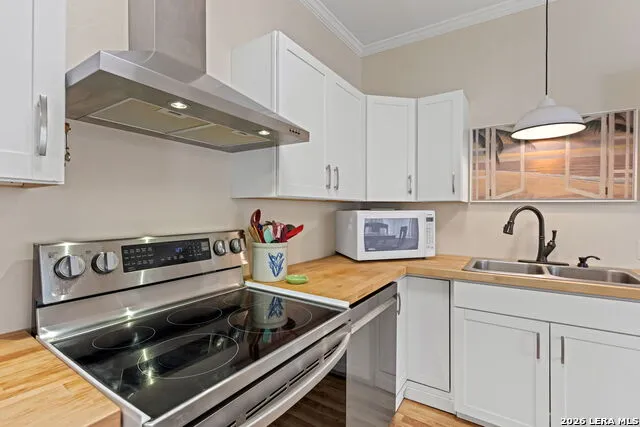 248 Travis St Kerrville, TX 78028