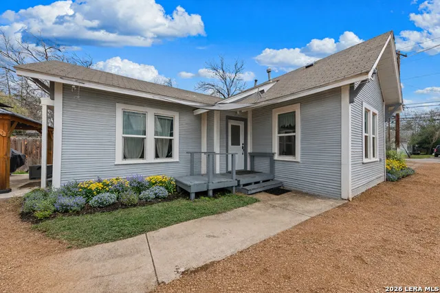 248 Travis St Kerrville, TX 78028