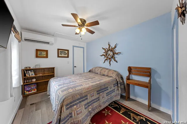 248 Travis St Kerrville, TX 78028
