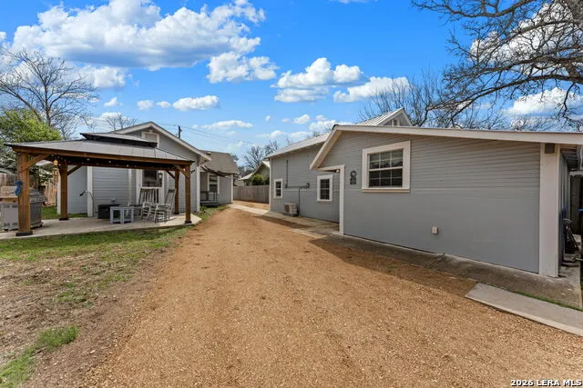 248 Travis St Kerrville, TX 78028