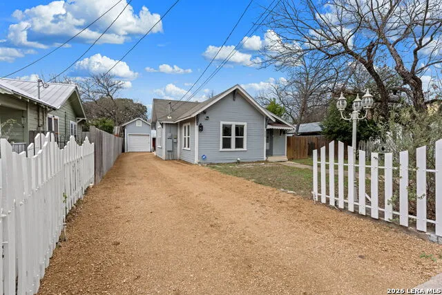 248 Travis St Kerrville, TX 78028