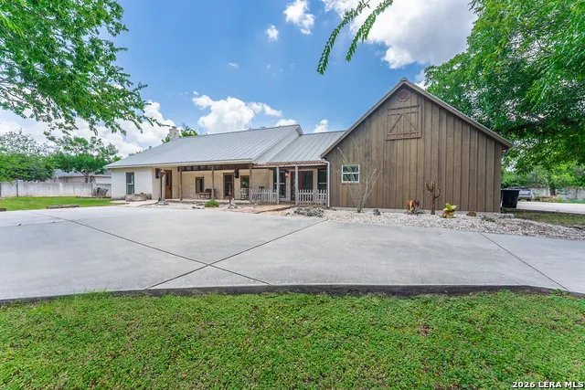 1690 WATERWAY LN New Braunfels, TX 78130