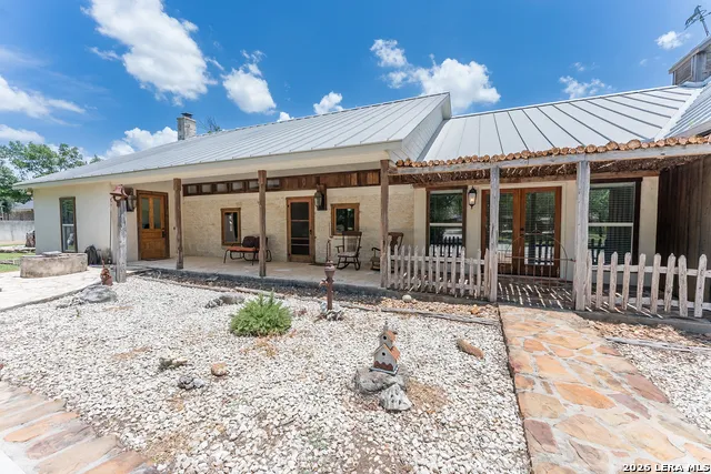 1690 WATERWAY LN New Braunfels, TX 78130