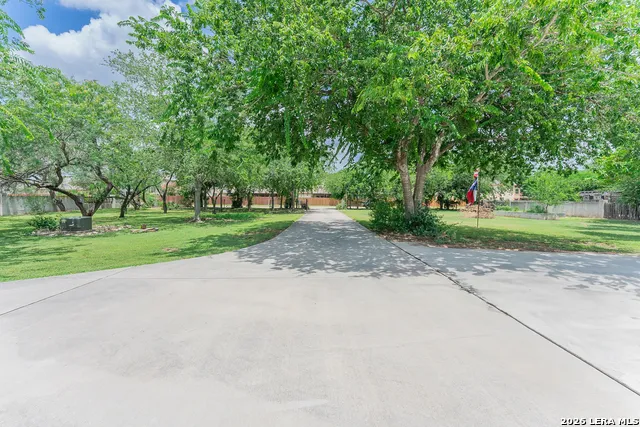 1690 WATERWAY LN New Braunfels, TX 78130