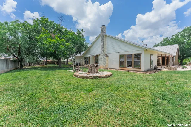 1690 WATERWAY LN New Braunfels, TX 78130