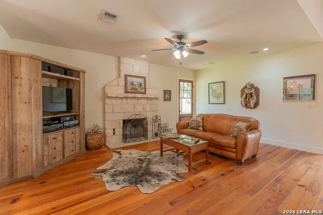 1690 WATERWAY LN New Braunfels, TX 78130