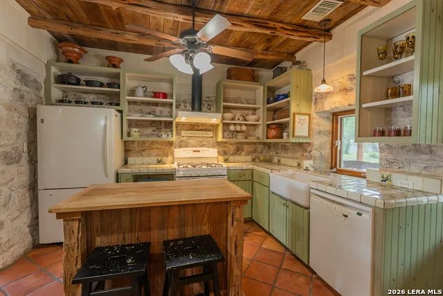 1690 WATERWAY LN New Braunfels, TX 78130