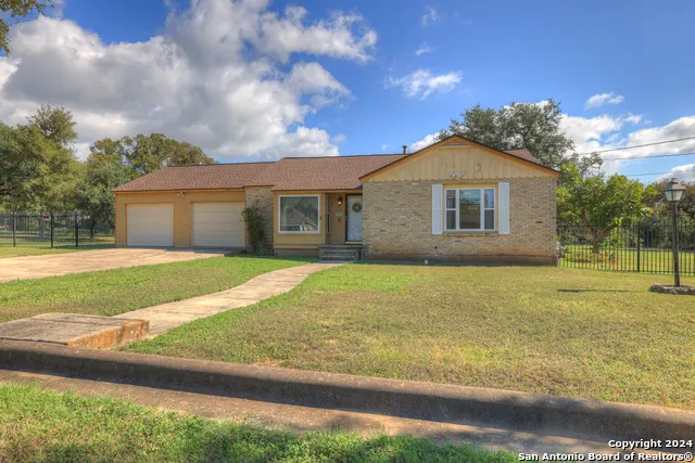 800 Bishop San Marcos, TX 78666