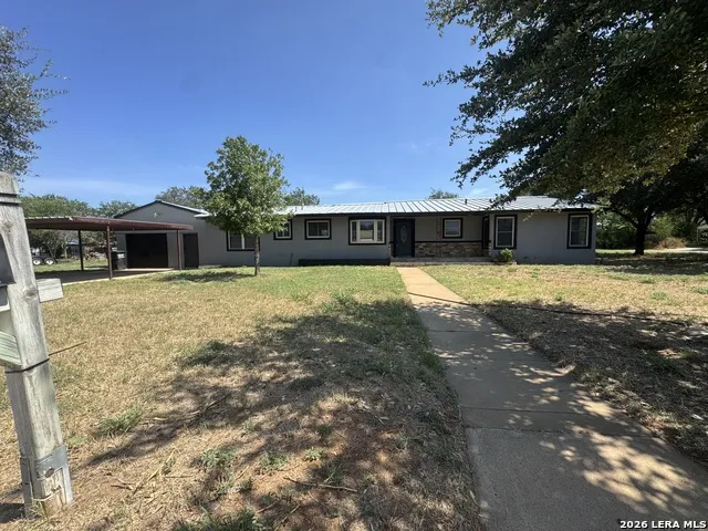 719 E Taft Pearsall, TX 78061